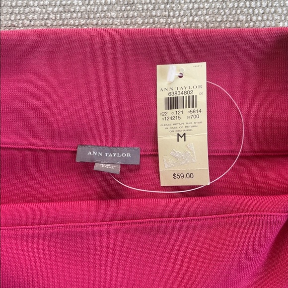 Off-the-Shoulder Fuchsia Knit Tank Top
Ann Taylor Size M - Picture 2 of 3